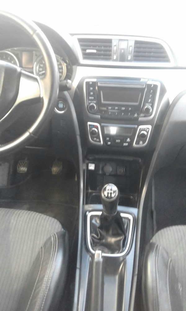 Suzuki Cultus avec rétroviseurs électriques